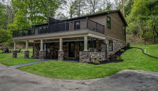 Fall Brook: 3 bedroom cabin by waterfalls and hiking trail