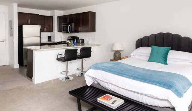 Frontdesk | Debonair Studio Apt with City View