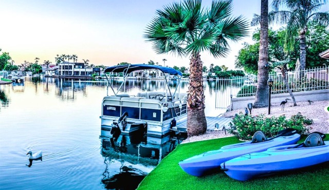GATED1Story LUX Val Vista Lakefront:Heat Pool,Boat,Spa,Kayaks,Paddleboards,Bikes
