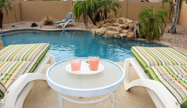 Gather! Heated Pool, 5 King Bedrooms, Playground, Trampoline & Pool Table