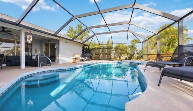 Golf-Course Retreat! Cozy Renovated 2BR/2BA Home w/Private Pool