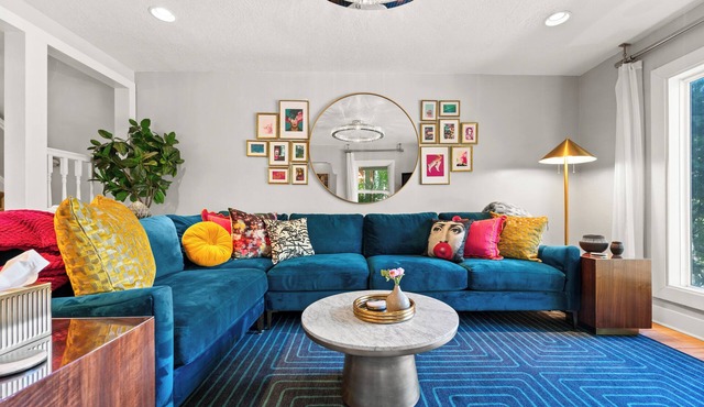 Gorgeous Downtown Home near Convention Ctr, State Capitol, Shopping & Food!