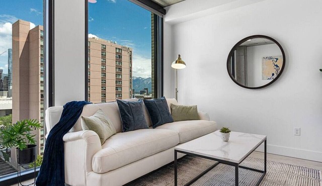 Gorgeous Downtown 1BD/1BA - BEST views + Amenities