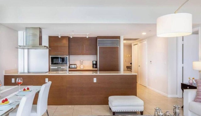 Gourmet Brickell Suite | High Walk Score 95