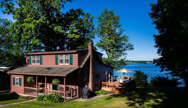 Great Fall Rental on Finger Lakes Wine Trail: Owasco East Side Lakefront