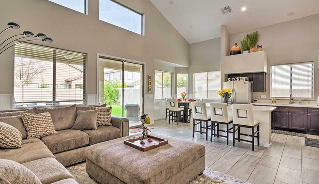 Group Fun in Glendale! Getaway w/Private Pool
