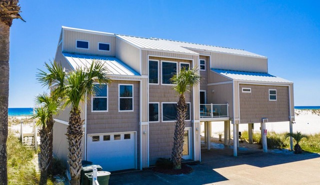 Gulf Front Home | Pet Friendly | Event Friendly | Walk to Dining and Shops
