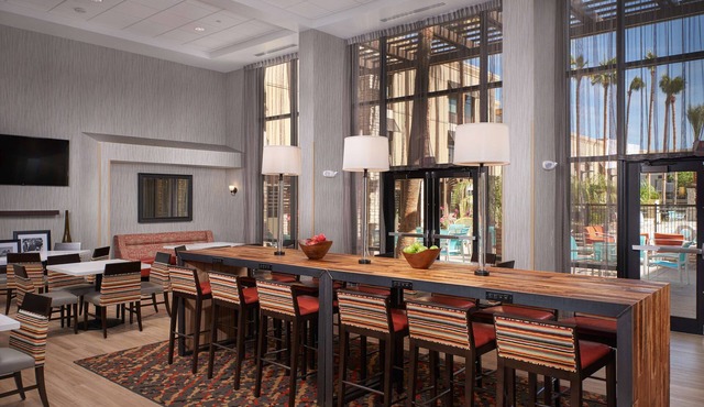 Hampton Inn & Suites Phoenix/Scottsdale on Shea Boulevard
