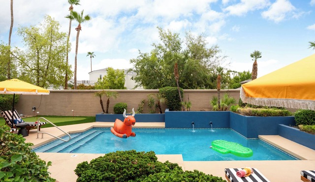 Heated Pool. Spacious Home w Lake Views. Sleeps 16 with tons of entertainment!