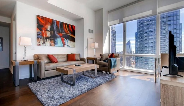 Hells Kitchen 2 BR Uptown/river views | Work Desk+High Speed Internet