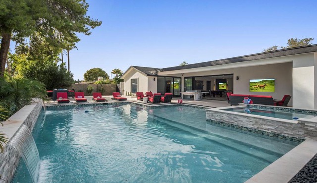High End Private Resort with Pickleball Bball Putt Putt Pool Spa More