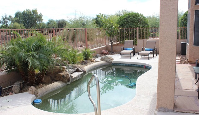 Highly Rated Coyote Lakes home on 1st tee, Sunny getaway by the pool!