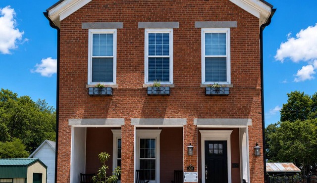 Historic Tin Shop – 3BR/3BA Wedding & Family Retreat