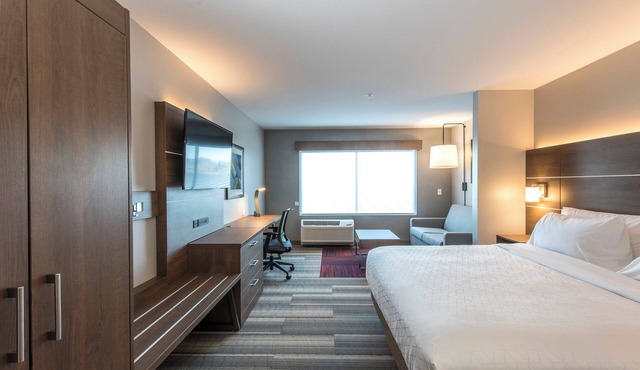 Holiday Inn Express & Suites Phoenix North - Happy Valley by IHG