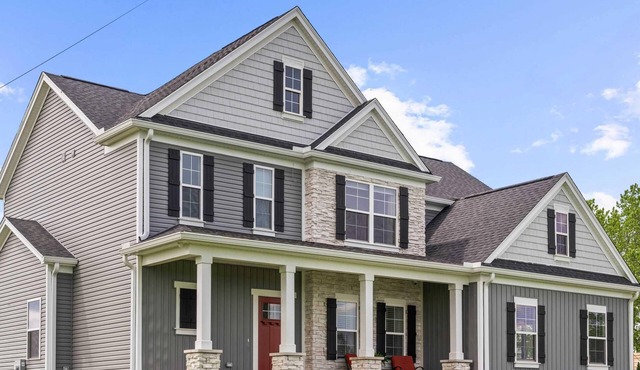 Home for 21 Near Ark - Ensuite Bathrooms - w/Pool!