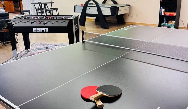 HUGE Gameroom-Style Barndo in the countryside, minutes to Lake McMurtry & OSU!