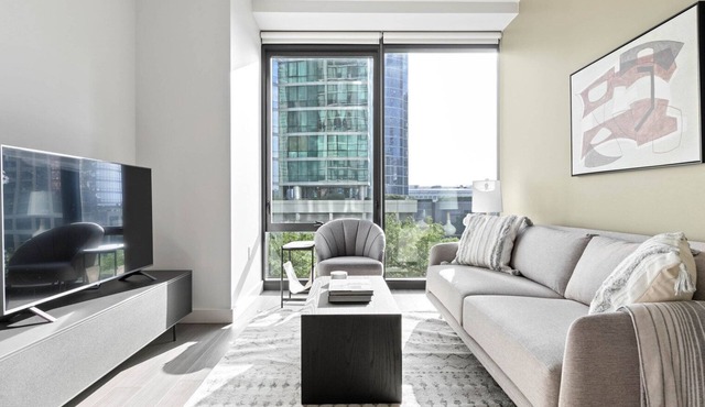 Ideal South Loop 2BR w/Pool, BBQ & Gym, nr Grant Park, by Blueground