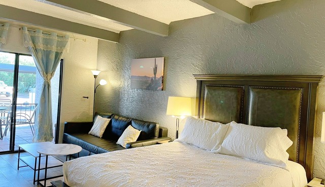 Inviting Studio Near Popular Attractions in Central Scottsdale