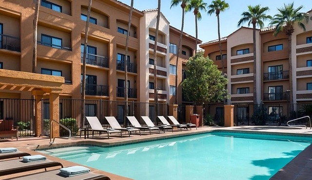 Just What You Were Looking For! 3 Posh Rooms, Pet-Friendly, with Outdoor Pool!