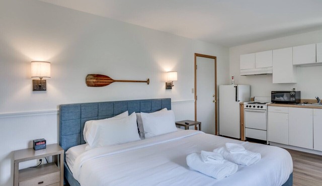 K's Motel with Stunning St. Lawrence River Views - Room 9