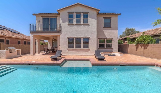 King bed, Pool, Fire Pit, Office