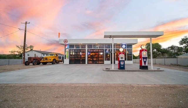 Krusty`s Motor Suite | Historic Gas Station Converted Retro Neon Garage!
