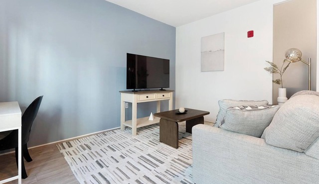 Landing | Spectacular 2BD, Gym, Pool