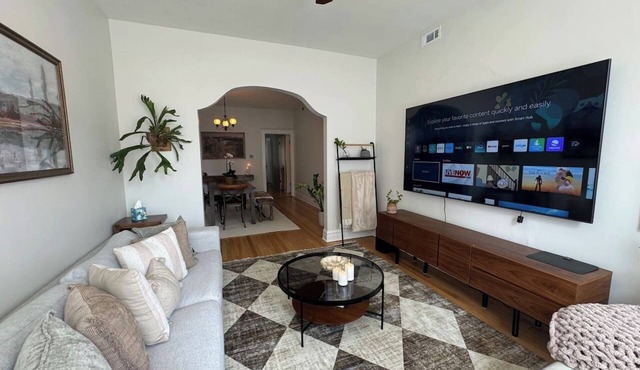 Large 3BR/2BA Duplex King Parking