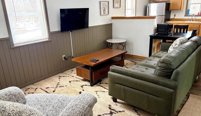 Lower 2-Bed Apartment @ Creamery Meadows Apt 1