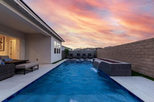 Luxe 4BR Retreat with Pool, Hot Tub and Sunset Views