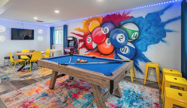 Luxe Oasis! Heated Pool, Spa, Theater, Game room, Sauna & Gym!