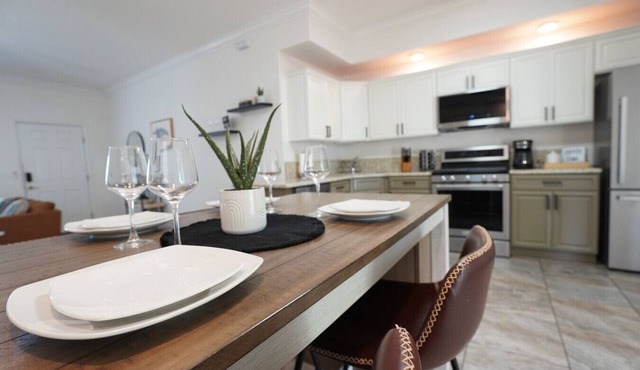 Luxury 2BD 2BTH - Condo #5