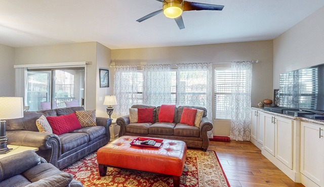 Luxury condo w/shared hot tub, pool & tennis - close to golf & more