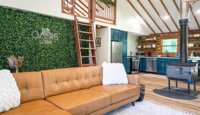 Luxury Getaway Cabin Hot Tub + Sauna and More!