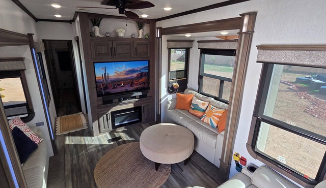 Luxury Glamping Oasis: Superstition Mtns, Views & Nearby Lakes