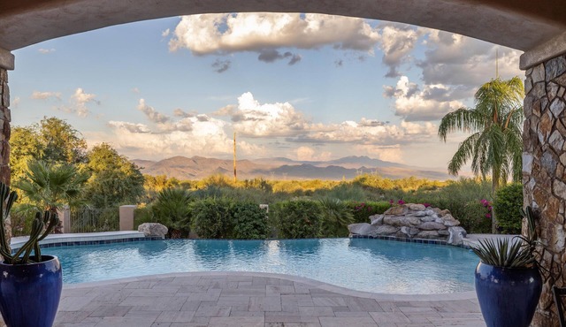 Luxury Hideout with Infinity Pool & Spa