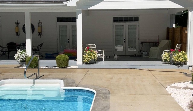 Luxury Home Private Pool+Hot Tub Conveniently Located!