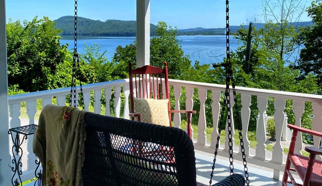 Luxury lakefront home in Cooperstown with private dock/deck +16' trampoline/raft