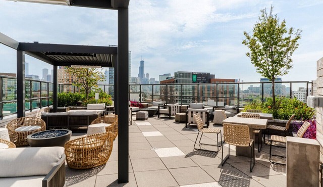 Luxury River West High-Rise N5 Gym+Rooftop+Skyline