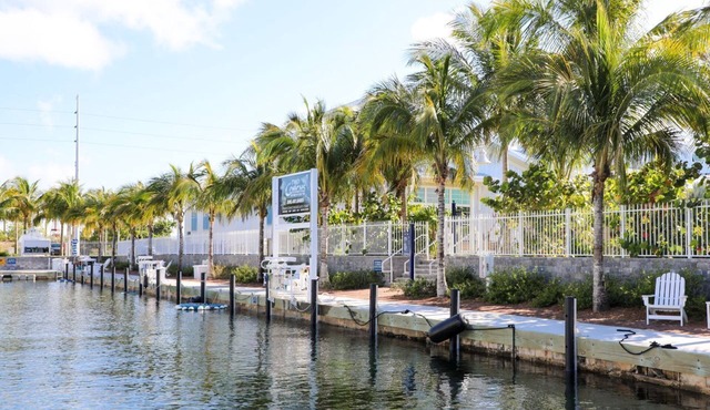 Marathon Beachfront | 2Kings, Veranda + 2LuxeBaths
