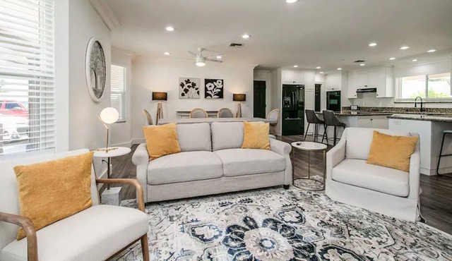 Massive Mesa 9 Bdrm w/ Pool and Game Room!