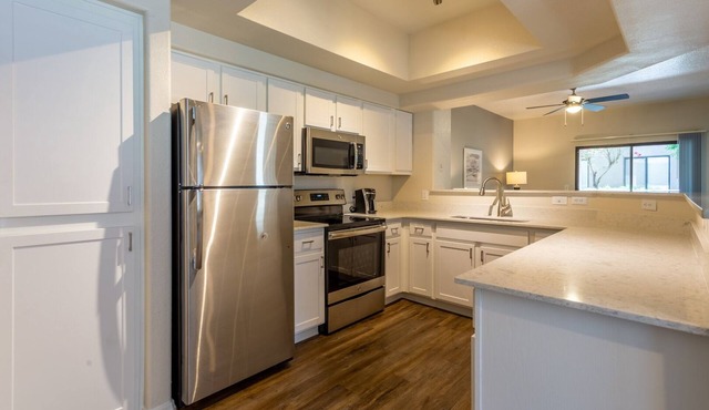 Modern Apartment in Prime Location (ID5140X6)