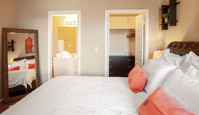 Modern Condo Near Kierland Commons and Scottsdale Quarter!