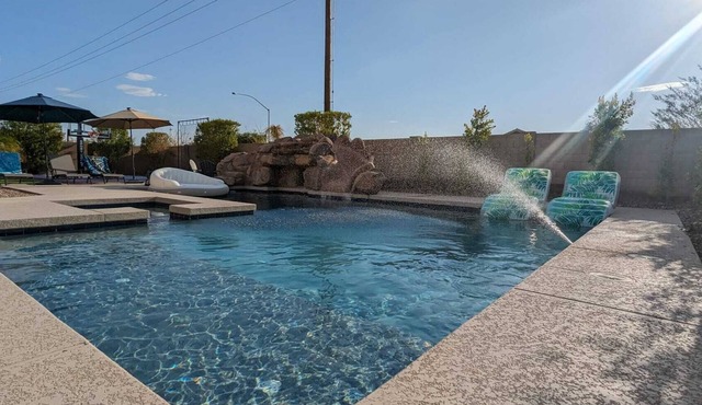 Modern Majestic Home with Pool, Spa & Basketball