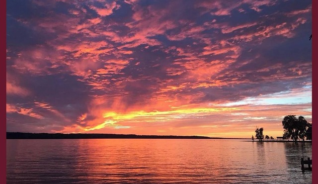 Mott's Lakefront Landing: Dog-Friendly Lakefront Escape on Seneca Lake!