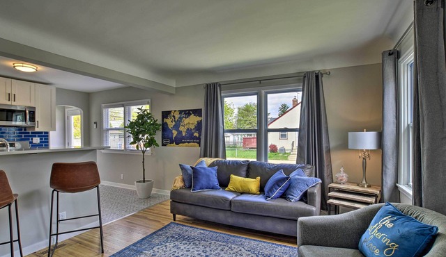 Mpls Duplex w/WiFi & Kitchen: 5 Mi to Dtwn!