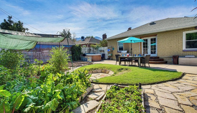 Near Hiking, Dining & Parks! Sunny SLC Retreat