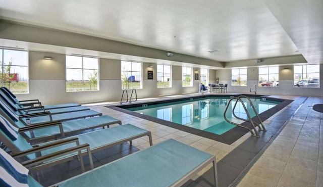 Near Salt Lake City Airport + Free Shuttle & Pool