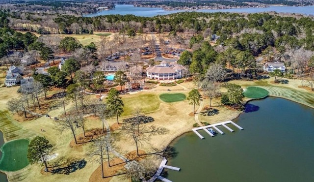 New Charming 2-bedroom place in Great Waters!