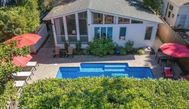 * NEW * Charming Coastal Cottage with Private Saltwater Pool – walk to Beach